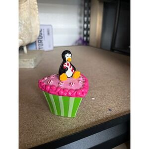 Vintage 2007 Claires Penguin Cupcake Heart Trinket Box Green Pink Resin #11